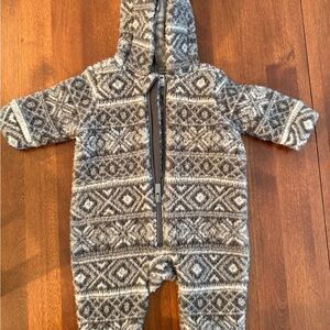 Old Navy Gray Patterned Kids Footie